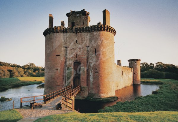 Caerlaverock Castle, Dumfriesshire Postcard (H Std CB)